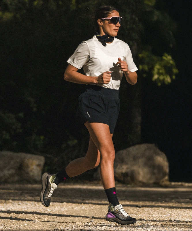 Dámske bežecké tričko Salomon SHKout CORE SS TEE W WHISPER WHITE 2