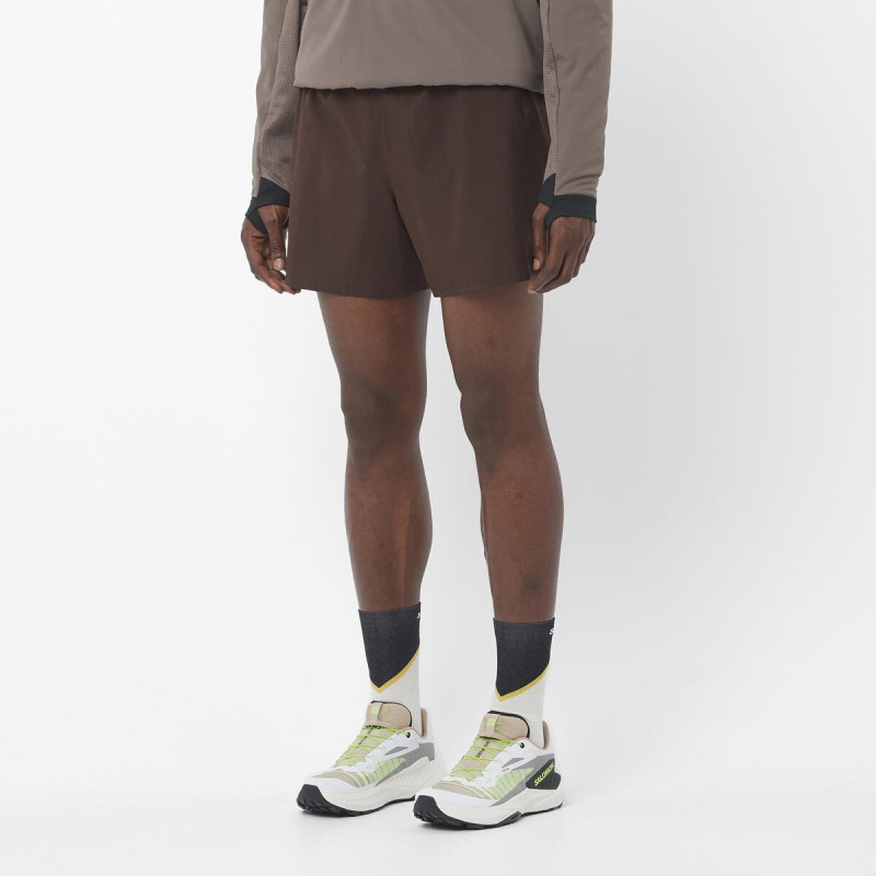 Bežecké nohavice Salomon SHKout EASY SHORTS 5” M Coffee Bean 2