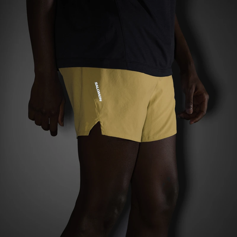 Bežecké nohavice Salomon SHKout CORE SHORTS 5" M BRILLIANT OLIVE 3