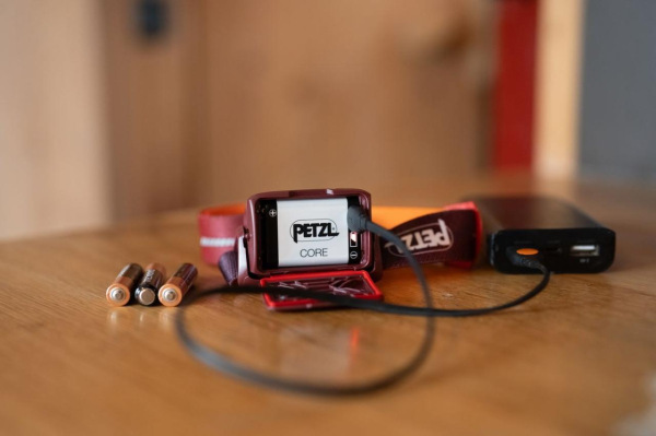 Čelovka PETZL ACTIK CORE 2025 - modrá 8