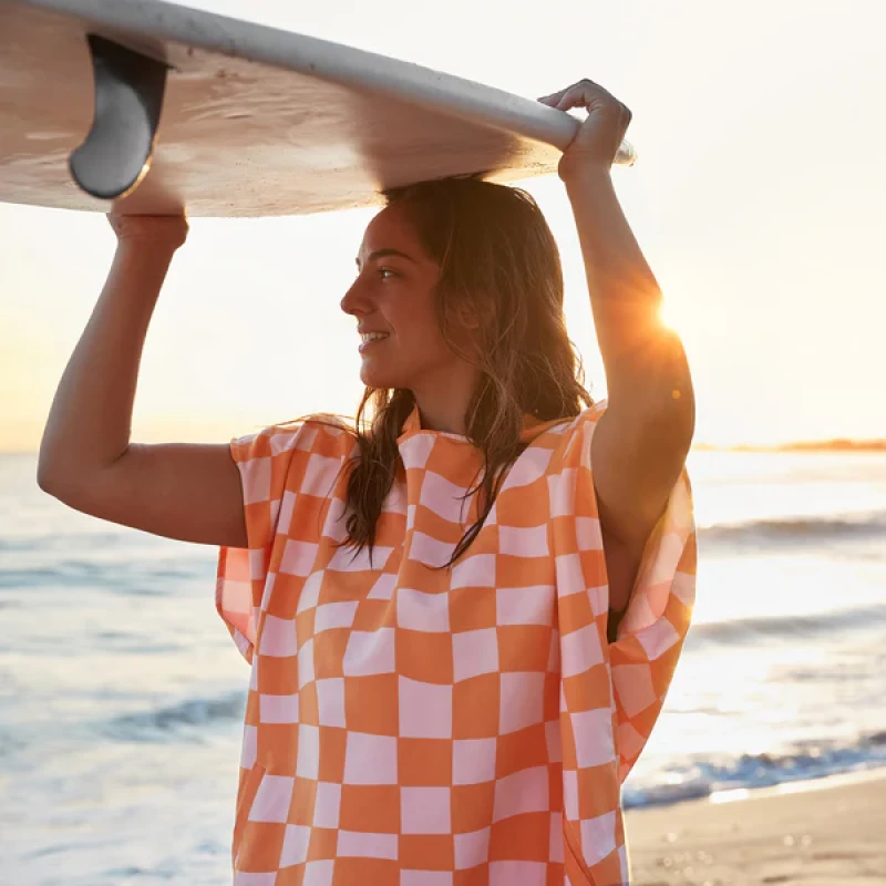 Dospelácke pončo Dock and Bay Quickdry Hooded Poncho - Groovy Check 7
