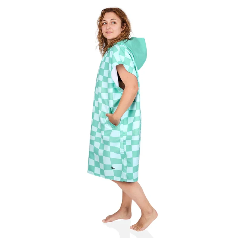 Dospelácke pončo Dock and Bay Quickdry Hooded Poncho - Groovy Check 2
