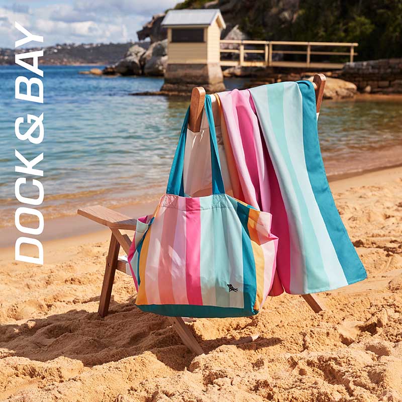 Uteráky a osušky a pončá na pláž s praktickou taštičkou na drobnosti s krásnym dizajnom. Plážové tašky Dock and Bay odporúča Sansport.sk