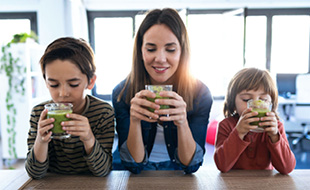 Zelené potraviny pre deti - Detský zeleny jačmeň s príchuťou jahoda
