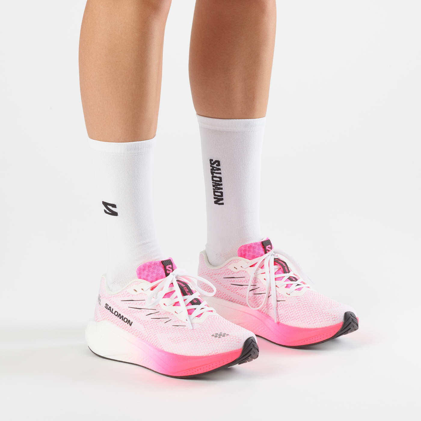 Dámska cestná bežecká obuv Salomon AERO BLAZE 4 je cestná obuv, ktorá zvládne každý tréning.