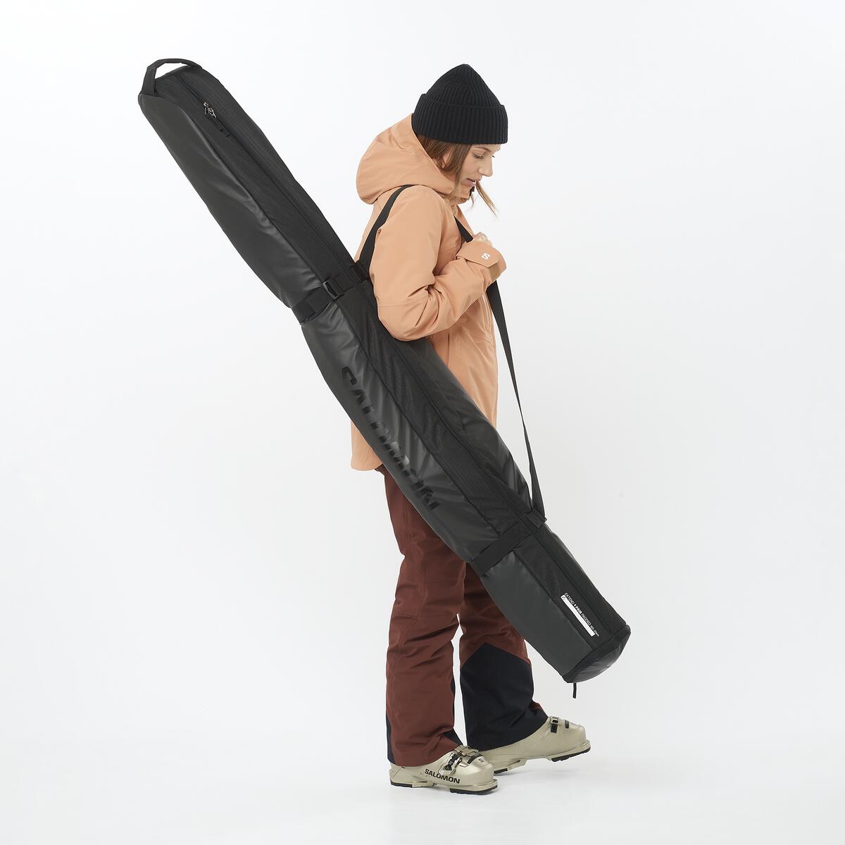 Vak na lyže Salomon EXTEND 1 PAIR PADDED 165+  Odolný, polstrovaný a rozťahovateľný vak na jeden pár lyží – ideálny na cestovanie a leteckú prepravu.